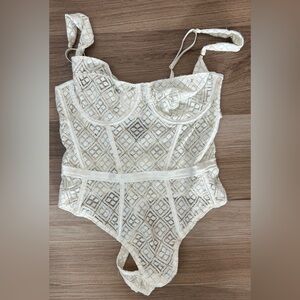 Kilo Brava Lace Underwire Bodysuit Medium Shell White Patterned Lace